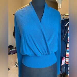 Jolie teal vneck long sleeve top with waistband, size small